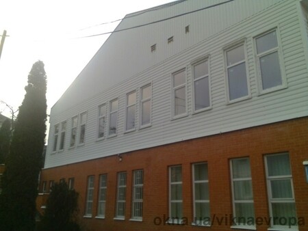 12 вікон із профільної системи REHAU Ecosol 70